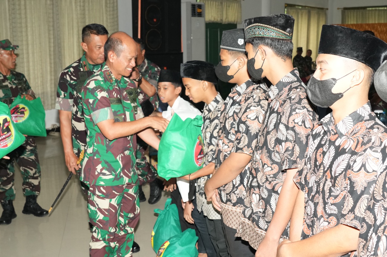 3. Pangdam VBrawijaya Mengikuti Vidcon Bersama Kasad