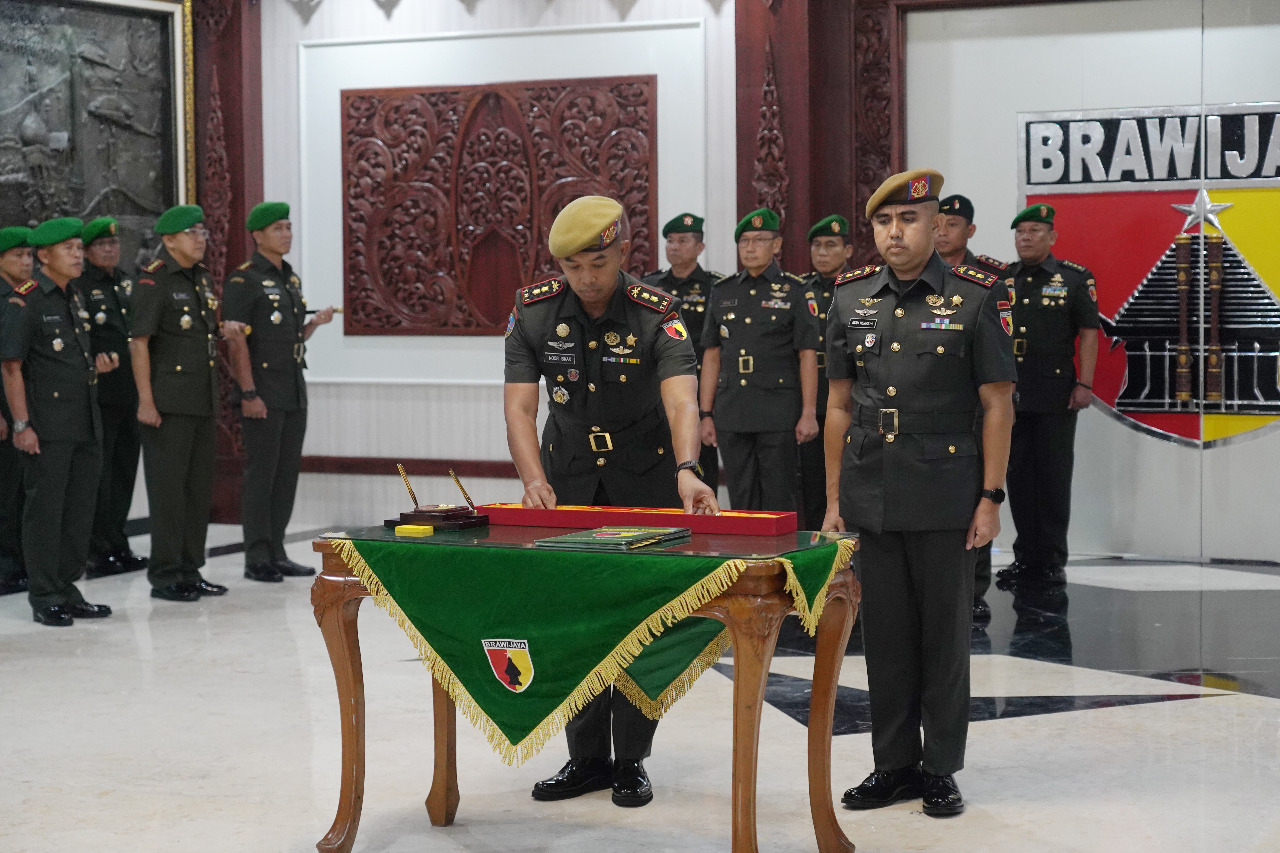 3. Pangdam VBrawijaya Pimpin Sertijab Tiga Perwira Menengah di Lingkungan Kodam VBrawijaya